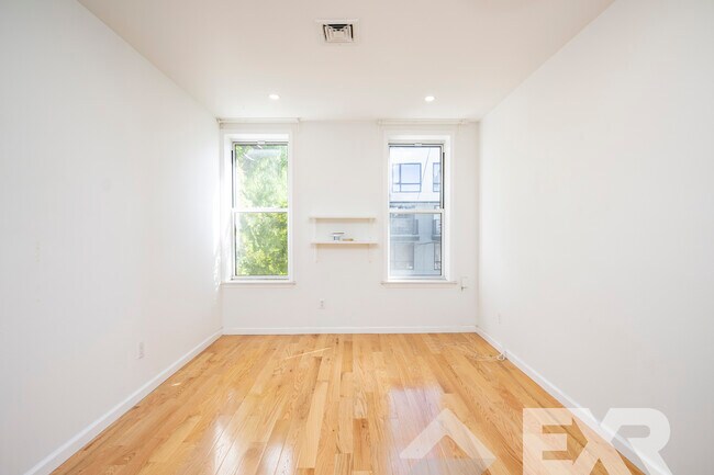 Foto del edificio - 66 16th St