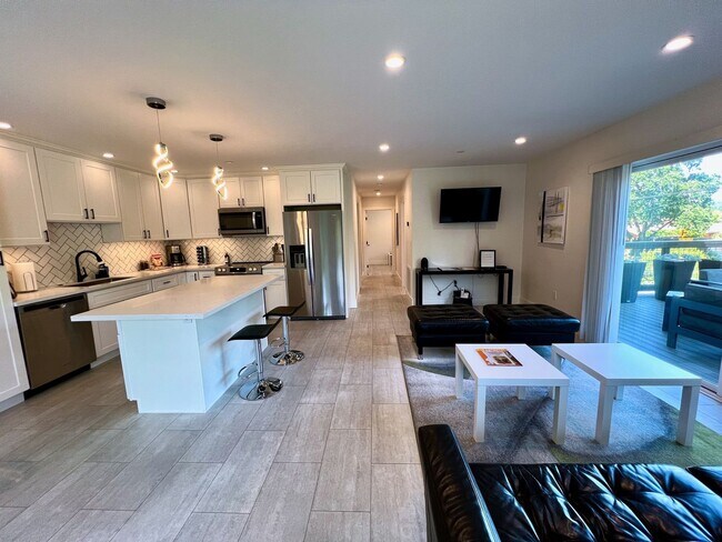 Foto del edificio - 4640 Montgomery Dr