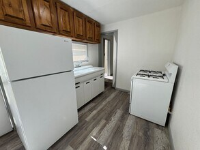 Building Photo - 214 Pendegast St