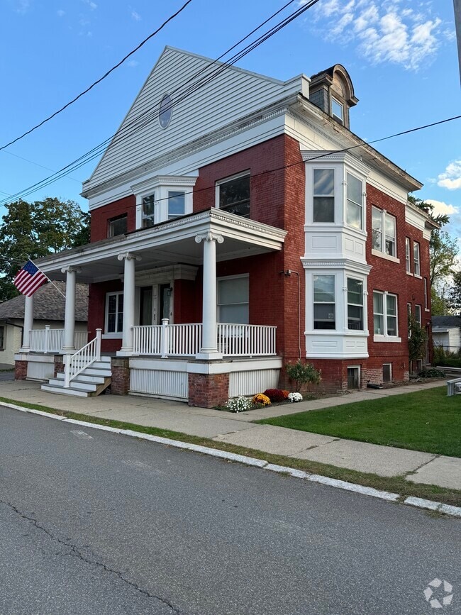 Building Photo - 8 Division St