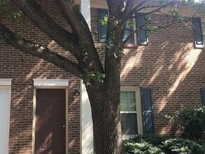 Building Photo - 204 Royal Forest Ct