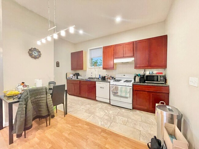 Foto del edificio - 922 S Claremont Ave