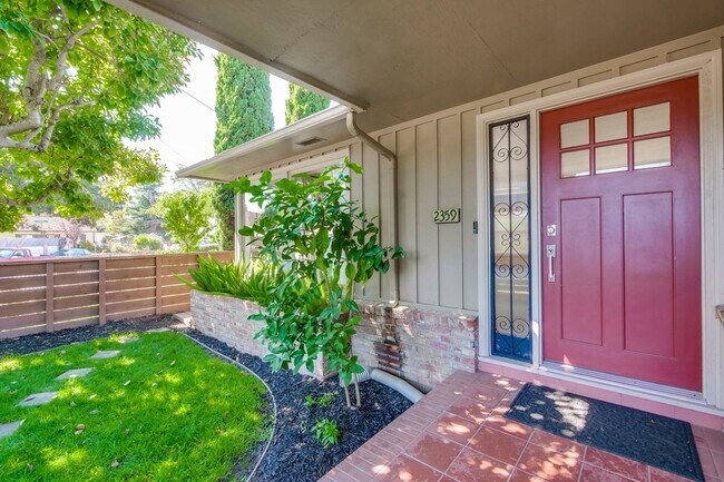 Foto del edificio - Beautifully remodeled 2 bed, 2 bath home.