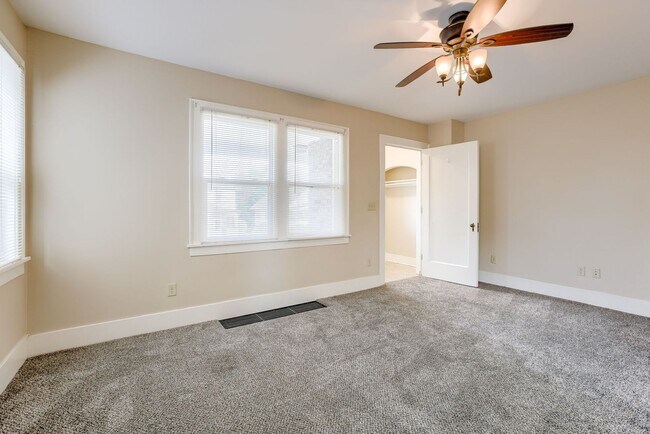 Building Photo - Spacious 3 Bedroom Duplex in the Heart of ...