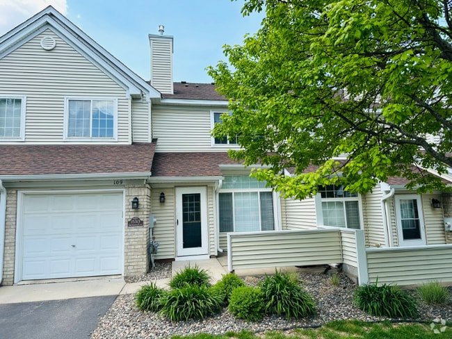 Building Photo - 15313 Greenhaven Ln
