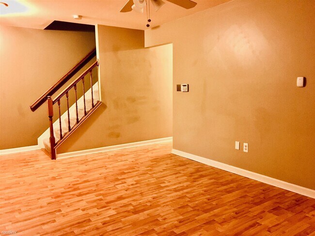 Building Photo - 3 br, 3.5 bath Townhome - 2 Cherry Tree Ct