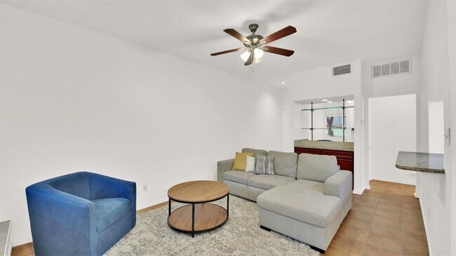 Foto del edificio - 9100 Mountain Ridge Dr