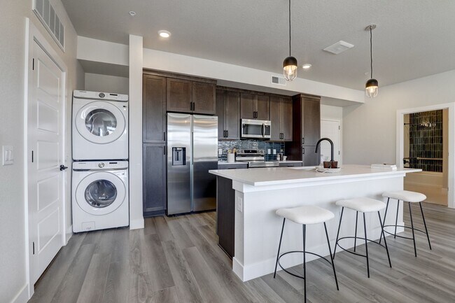 Modern 2 bedroom 2 bathrooms available in ... - Modern 2 bedroom 2 bathrooms available in ... Apartment