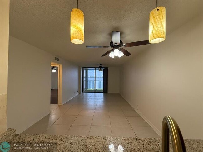 Building Photo - 110 Lake Emerald Dr