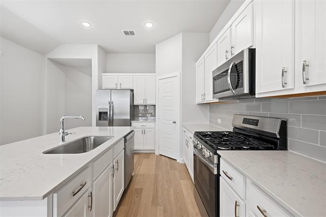 Building Photo - 4005 Sandstone Dr