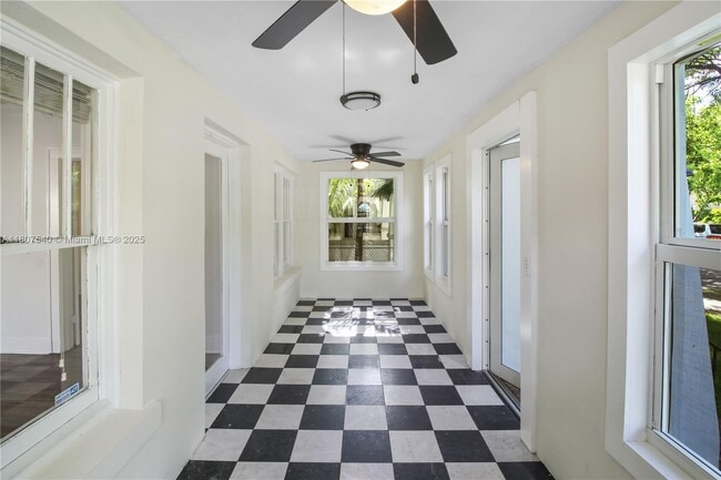 Foto del edificio - 1835 SW 11th St