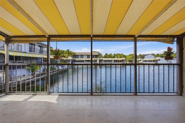 Foto del edificio - 16380 Briar Patch Pl