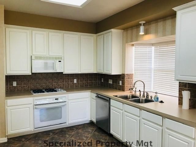 Building Photo - 235 Seleta Dr