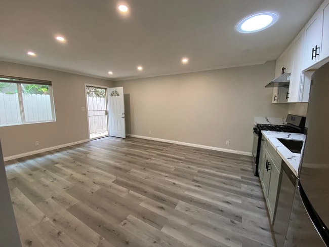 Building Photo - 1249 Center Ave