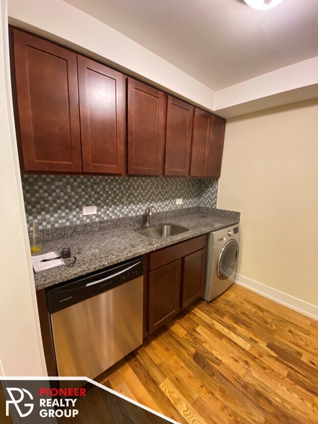 Foto del edificio - 563 W Arlington Pl
