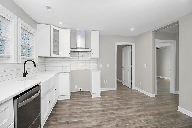 Foto del edificio - 4044 Dinglewood Ave