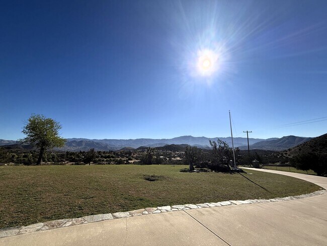 Foto del edificio - Acton 4 bedroom on Dirt Road
