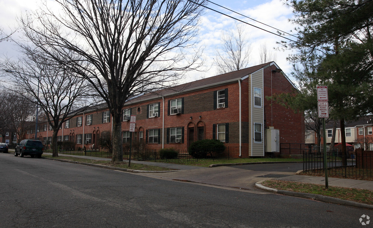 Building Photo - James Creek