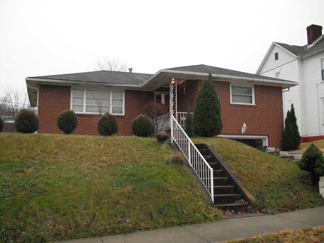 428 Broadway Ave, Clarksburg, WV 26301 House Rental in Clarksburg, WV