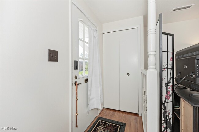 Building Photo - 9859 Independence Dr