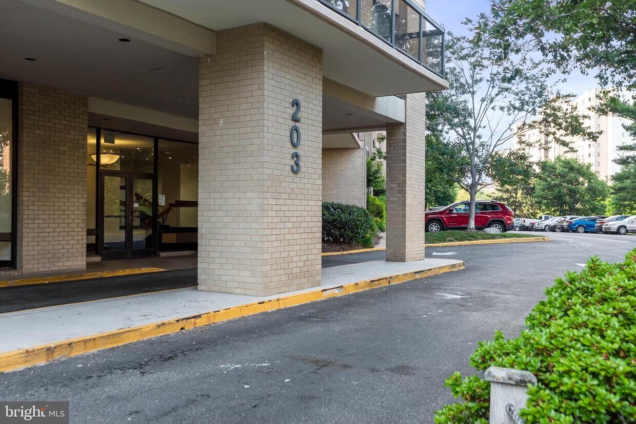 203 Yoakum Pkwy Unit 816, Alexandria, VA 22304 Room for Rent in Alexandria, VA