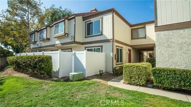 Building Photo - 1216 S Cypress Ave