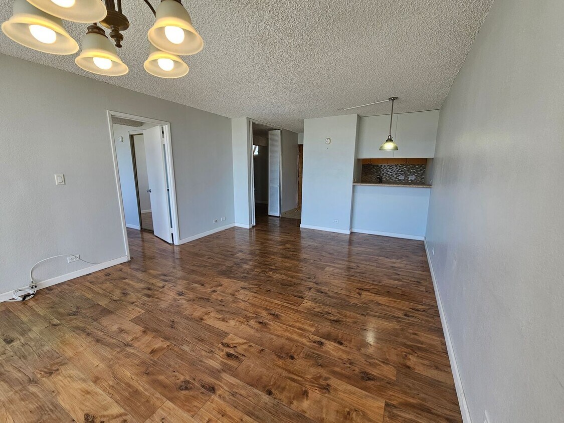 Foto principal - Bright 2-Bedroom Condo with Lanai