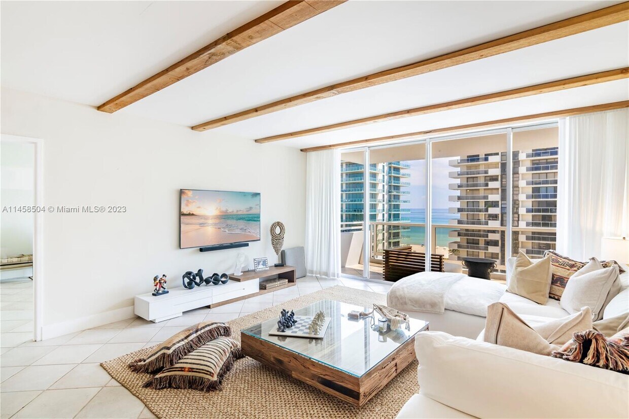 Primary Photo - 5700 Collins Ave