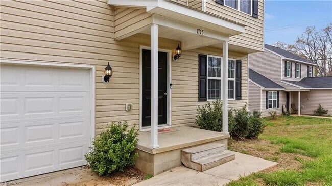 Foto del edificio - Room in House on Ransom Trace Ct