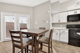 Building Photo - 10855 Meadowglen Ln