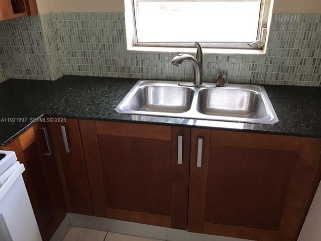 Foto del edificio - 1450 NE 191st St