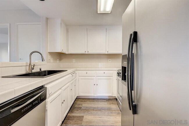 Building Photo - 330 Isthmus Way