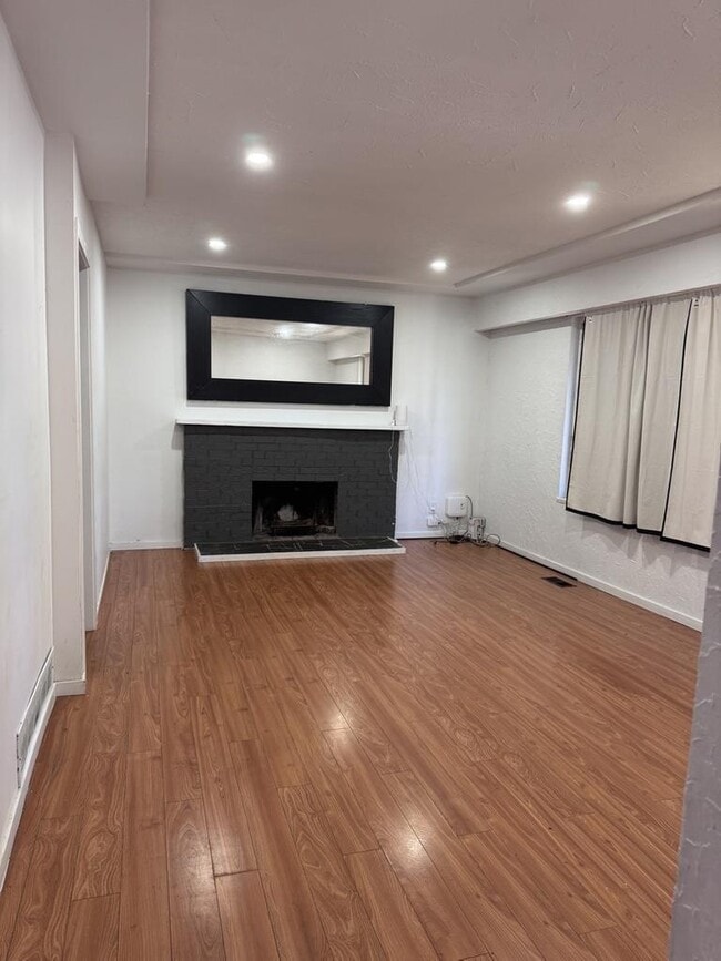 Building Photo - 10046-10129 129 St