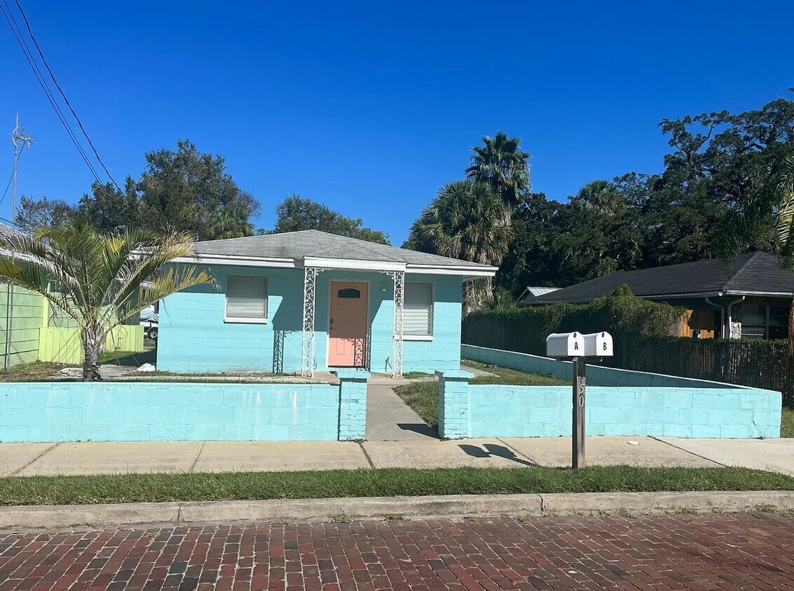 Foto principal - 1/1 Duplex Downtown Tarpon Springs