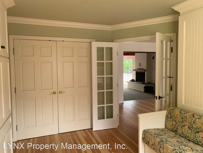 Building Photo - 3 br, 3 bath House - 2261 Whitney Avenue