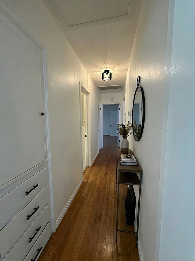 Foto del edificio - Charming 3Bed 2.5Bath Valley Village