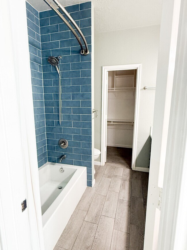 Foto del edificio - 3348 Reeves St