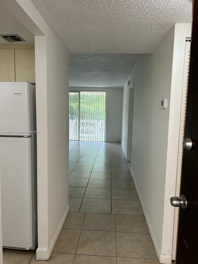 Foto del edificio - 15600 NW 7th Ave