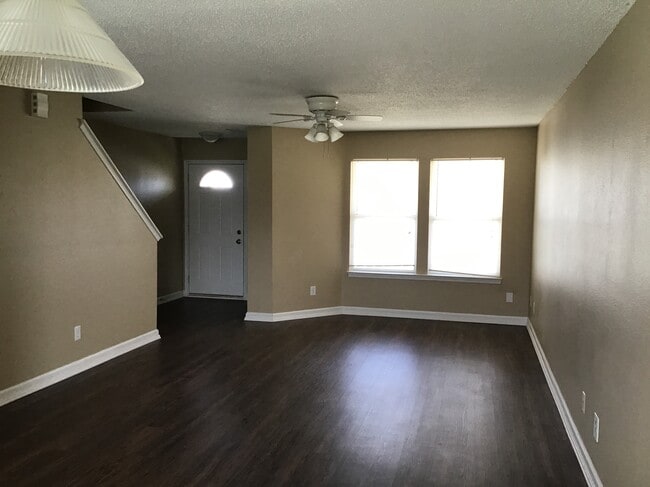 Building Photo - 2012 Fullwood Dr