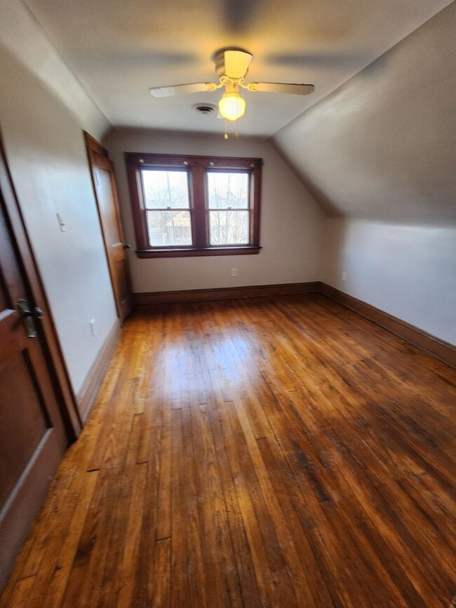 Building Photo - Kendall2550