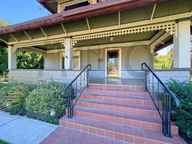 Foto del edificio - **COMING SOON** South Hill Swank