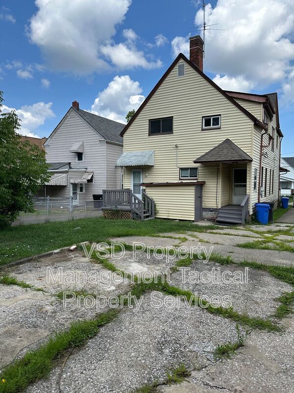 Building Photo - 4413 Woburn Ave