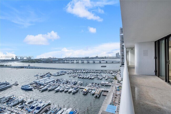 Foto del edificio - 1717 N Bayshore Dr