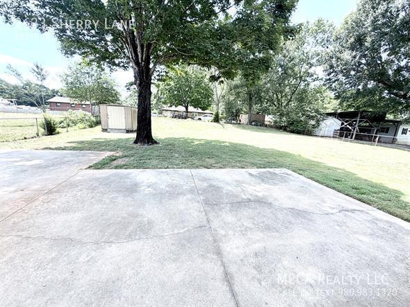 Foto del edificio - 2623 Sherry Ln
