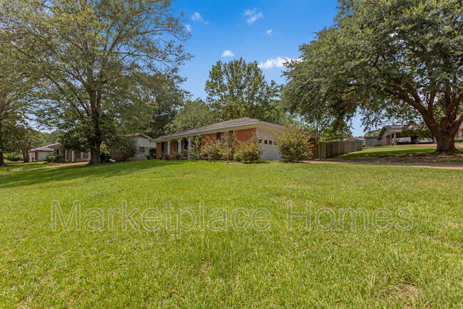Building Photo - 126 Mayfair Dr