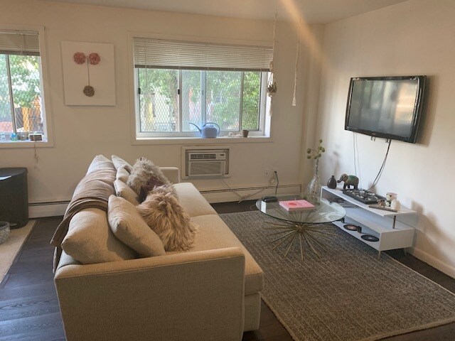 Living Room - 1415 Florida Ave NW