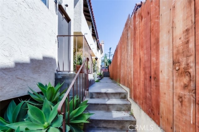 Building Photo - 2061 Chatsworth Blvd