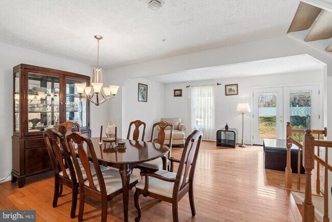 Foto del edificio - 8016 Brightlight Pl