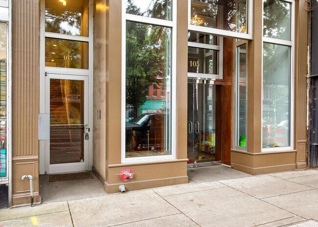 Foto del edificio - 105 E Broad St