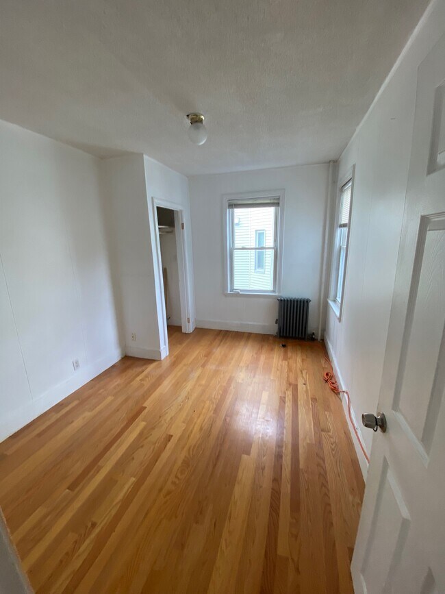 Building Photo - 46 Derby St